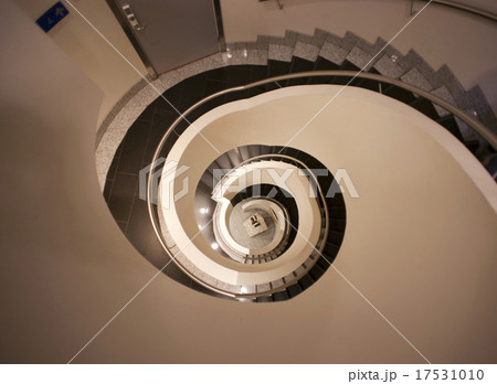 Spiral staircase 17531010