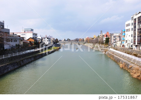 石川県金沢市　犀川大橋から犀川を望む 17531867
