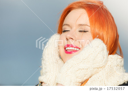 Beauty face red hair woman in warm clothing outdoor Beauty face red hair woman in warm clothing outdoor 17532057