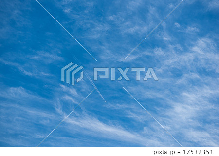 青空　絹雲　飛行機 17532351