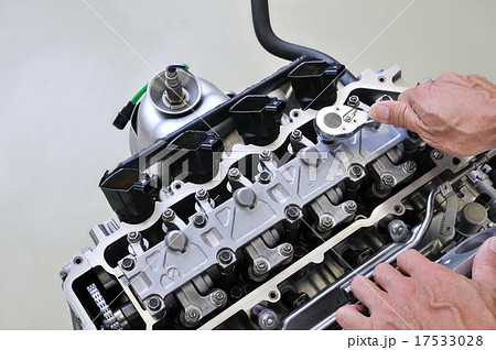 自動車エンジンの整備 17533028