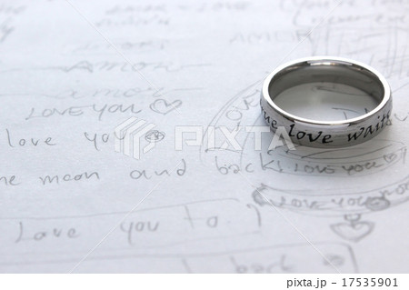 A memo writing many text meaning love. 17535901