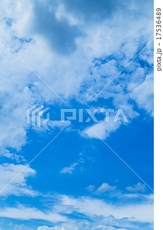 空 晩夏の空 秋の空 9月の空 青い空 綿雲 積雲 コピースペース テキストスペース 合成用背景 雲 空 晩夏の空 秋の空 9月の空 青い空 綿雲 積雲 コピースペース テキストスペース 合成用背景 雲 17536489