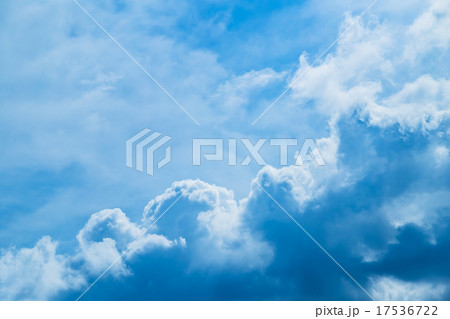 空 晩夏の空 秋の空 9月の空 青い空 綿雲 積雲 コピースペース テキストスペース 合成用背景 雲 空 晩夏の空 秋の空 9月の空 青い空 綿雲 積雲 コピースペース テキストスペース 合成用背景 雲 17536722