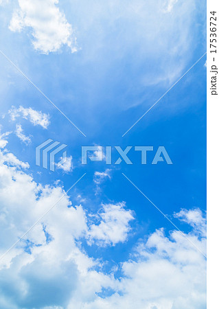空 晩夏の空 秋の空 9月の空 青い空 綿雲 積雲 コピースペース テキストスペース 合成用背景 雲 空 晩夏の空 秋の空 9月の空 青い空 綿雲 積雲 コピースペース テキストスペース 合成用背景 雲 17536724