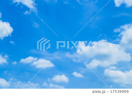空 晩夏の空 秋の空 9月の空 青い空 綿雲 積雲 コピースペース テキストスペース 合成用背景 雲 空 晩夏の空 秋の空 9月の空 青い空 綿雲 積雲 コピースペース テキストスペース 合成用背景 雲 17536909