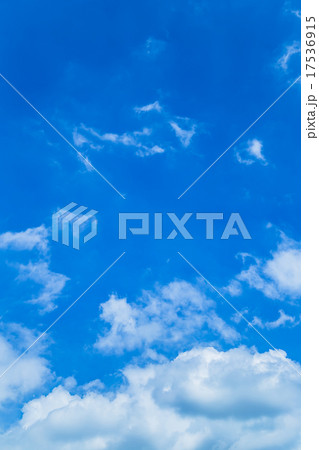 空 晩夏の空 秋の空 9月の空 青い空 綿雲 積雲 コピースペース テキストスペース 合成用背景 雲 空 晩夏の空 秋の空 9月の空 青い空 綿雲 積雲 コピースペース テキストスペース 合成用背景 雲 17536915