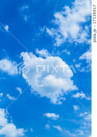 空 晩夏の空 秋の空 9月の空 青い空 綿雲 積雲 コピースペース テキストスペース 合成用背景 雲 空 晩夏の空 秋の空 9月の空 青い空 綿雲 積雲 コピースペース テキストスペース 合成用背景 雲 17536917