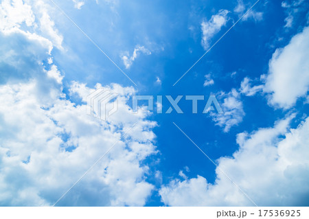 空 晩夏の空 秋の空 9月の空 青い空 綿雲 積雲 コピースペース テキストスペース 合成用背景 雲 空 晩夏の空 秋の空 9月の空 青い空 綿雲 積雲 コピースペース テキストスペース 合成用背景 雲 17536925
