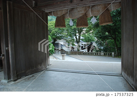 美保神社の門(島根県松江市美保関町) 美保神社の門(島根県松江市美保関町) 17537325