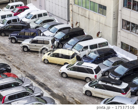 冬の駐車場 17537516