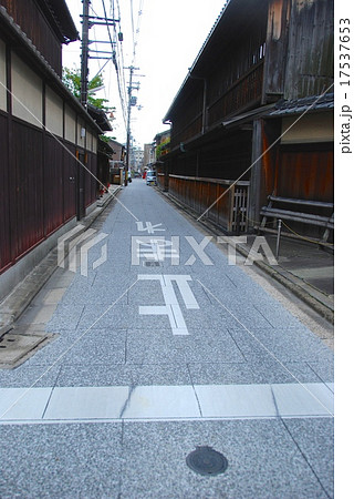 京の島原(右が「角屋」)（京都市下京区西新屋敷揚屋町） 17537653