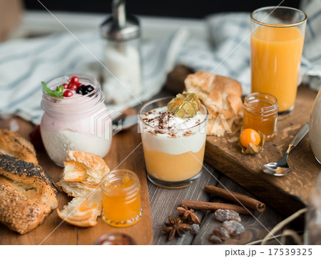 fresh breakfast 17539325