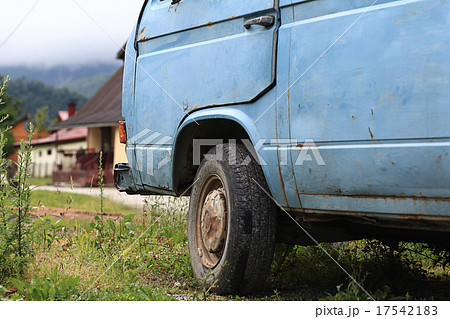 fragment of an old vintage car fragment of an old vintage car 17542183