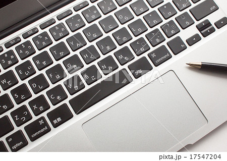 ノートパソコン　ビジネスイメージ 17547204