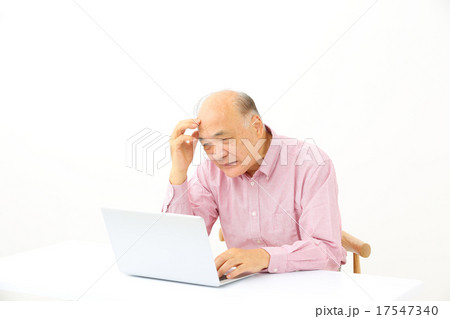 悩むシニア 悩むシニア 17547340