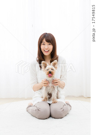 愛犬と女性 愛犬と女性 17549815