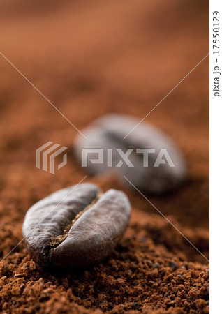 Roasted coffee bean with milled coffee as closeup Roasted coffee bean with milled coffee as closeup 17550129