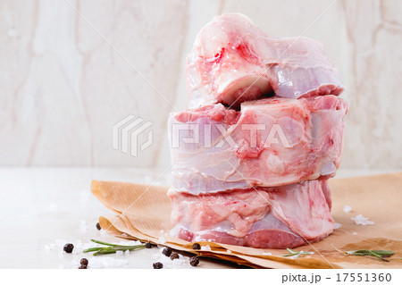 Raw osso buco Raw osso buco 17551360