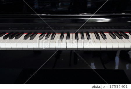 A black electronic piano 17552401