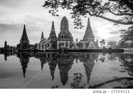 Black and white old temple Wat Chaiwatthanaram Black and white old temple Wat Chaiwatthanaram 17554121