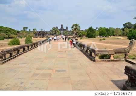 カンボジア　アンコールワット遺跡 17556377