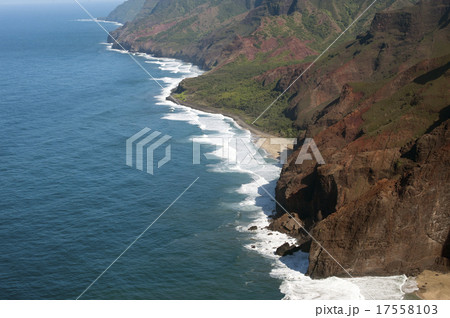 ナ・パリ・コースト空撮、カウアイ島、ハワイ-2 17558103