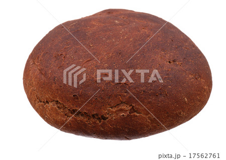 Whole round rye bread on white 17562761