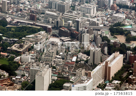 東京都港区の天現寺橋付近を空撮 17563815