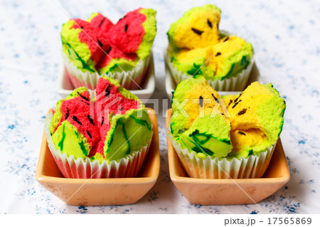 Kanom Pui Fai (Thai steamed cupcakes). 17565869