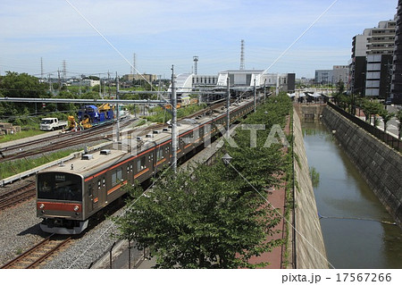 吉川美南駅周辺と武蔵野線205系電車 吉川美南駅周辺と武蔵野線205系電車 17567266