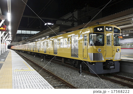 所沢駅に停車中の西武池袋線2000系2063F 所沢駅に停車中の西武池袋線2000系2063F 17568222