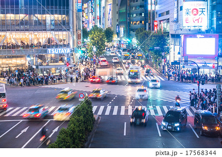 渋谷駅前・スクランブル交差点 17568344