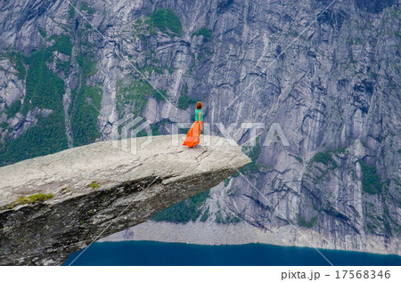 トロルトゥンガとオレンジの妖精（ノルウェー） 17568346