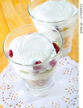 oat flakes with yogurt 17568915