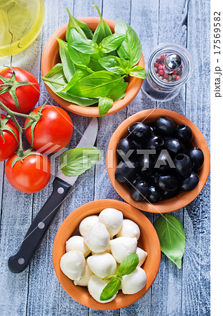 ingredient for caprese 17569582