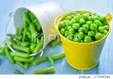 green peast and beans 17569584