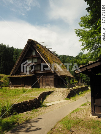 飛騨高山の三角形が美しい合掌造りの古民家 飛騨高山の三角形が美しい合掌造りの古民家 17571184