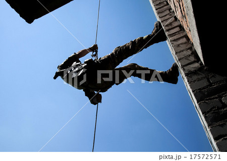 rappeling with weapons 17572571