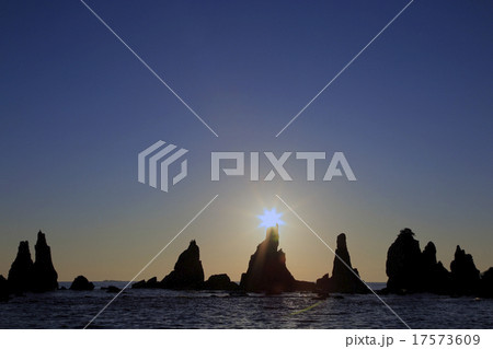 橋杭岩の日の出 17573609