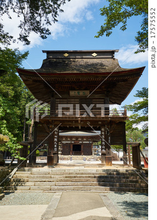 参道から見た三門を縦構図で撮影、乾徳山恵林寺（塩山、山梨県） 17575552