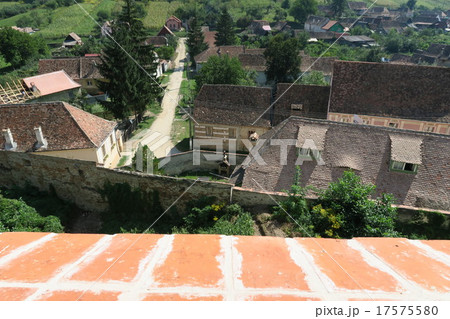 世界遺産　ビエルタン要塞教会　三重の城壁 17575580