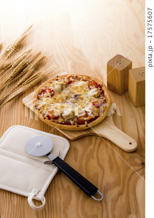 ピザ 17575607