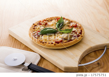 ピザ 17575751