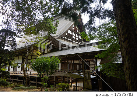 乾徳山恵林寺、裏庭から本堂を望む（塩山、山梨県） 17575782