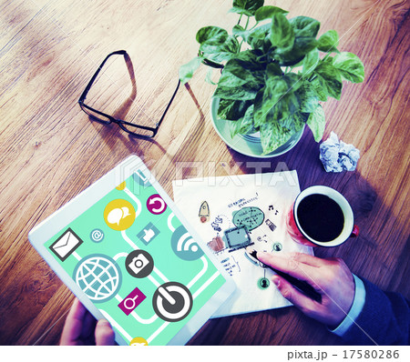 Connecting Internet Online Social Media Social Network Concept 17580286