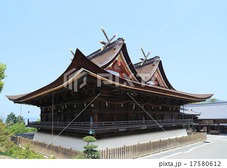 「吉備津神社」本殿と拝殿 17580612