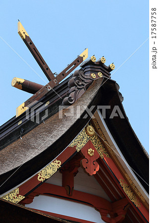 吉備津神社 本殿の屋根 吉備津造 比翼入母屋造 の写真素材