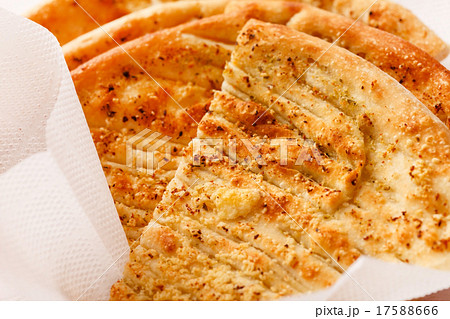 pita bread 17588666