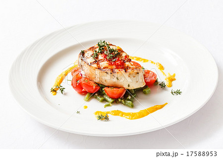 fish steak with vegetables 17588953